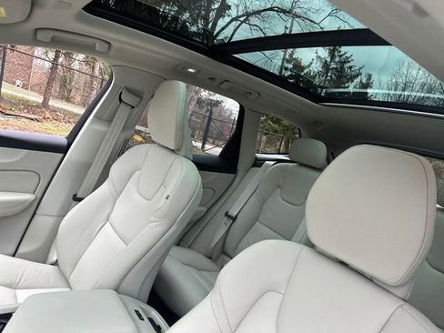 Used 2025 Volvo XC60 T8 Plus w/ Climate Package image 33