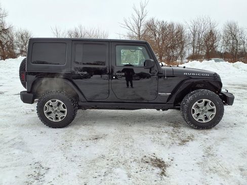 Used 2018 Jeep Wrangler Unlimited Rubicon w/ Connectivity Group image 5