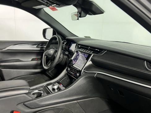 Certified 2025 Jeep Grand Cherokee L Altitude image 30