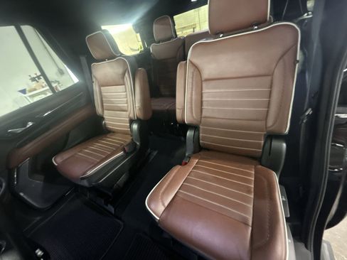 Used 2023 GMC Yukon Denali Ultimate AWD/4WD image 26