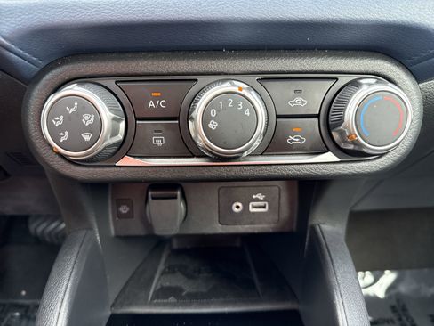 Used 2025 Nissan Versa SV FWD image 16