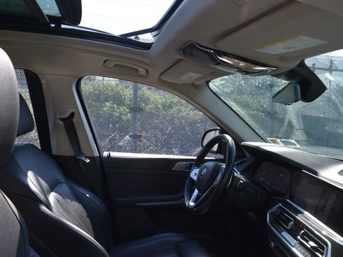 Used 2021 BMW X7 xDrive40i w/ Premium Package AWD/4WD image 18