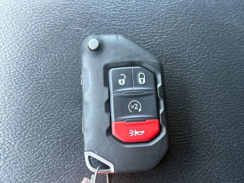 Used 2022 Jeep Wrangler Unlimited Sahara w/ Cold Weather Group AWD/4WD image 26
