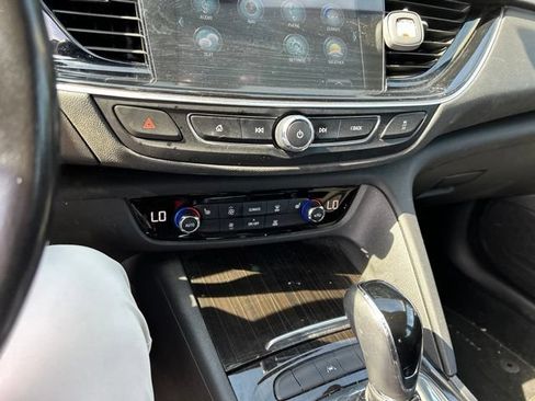 Used 2018 Buick Regal Essence w/ Driver Confidence Package #1 FWD image 25