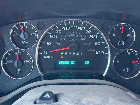 Used 2023 Chevrolet Express 2500 w/ Driver Convenience Package RWD image 5