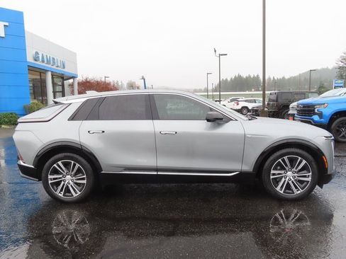 Used 2024 Cadillac Lyriq Luxury w/ LPO, Floor Liner Package image 8