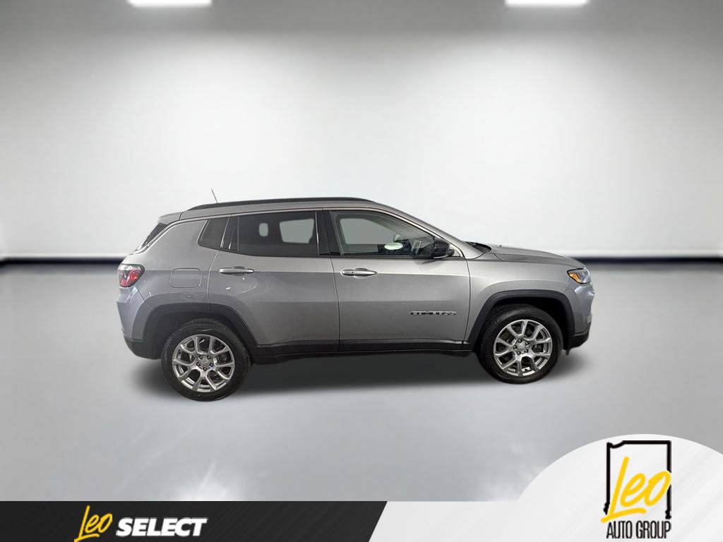 Used 2024 Jeep Compass Latitude AWD/4WD image 6