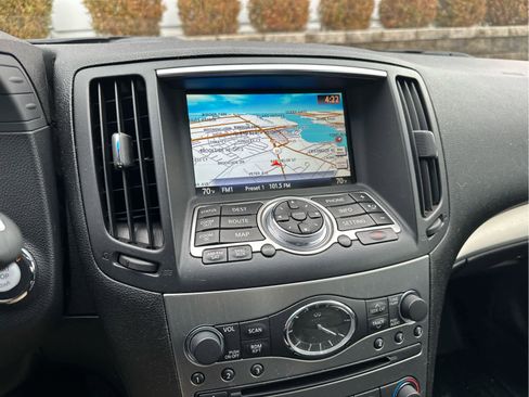 Used 2011 INFINITI G37 Journey w/ Premium Pkg image 8