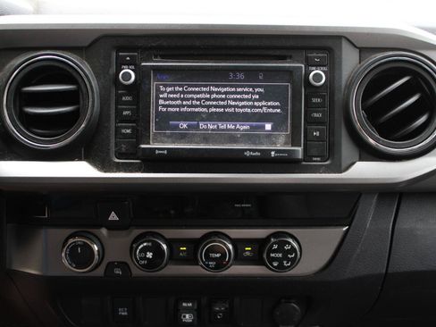 Used 2018 Toyota Tacoma SR5 AWD/4WD image 11