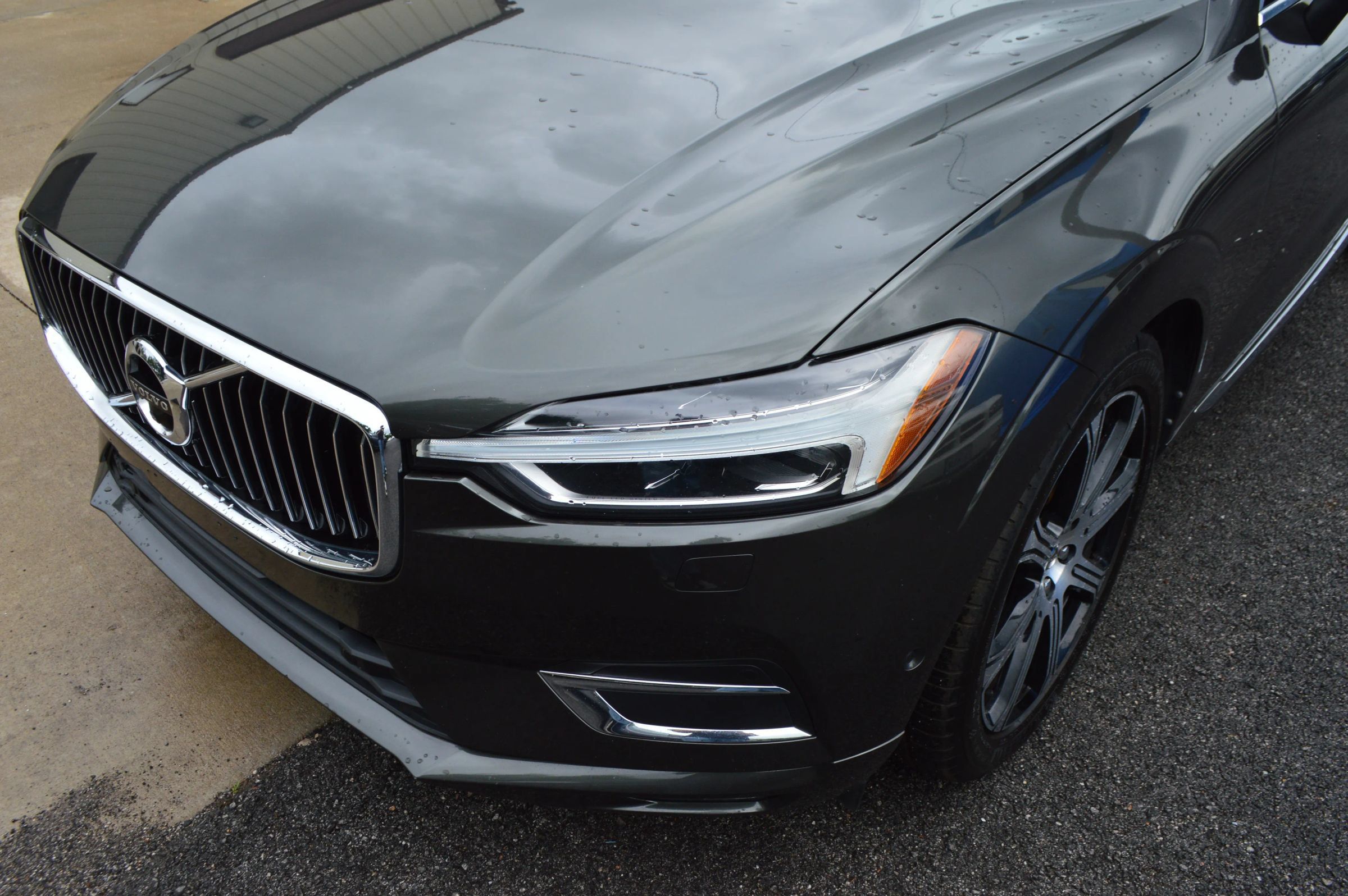 Used 2018 Volvo XC60 T6 Inscription w/ Luxury Seat Package AWD/4WD image 3