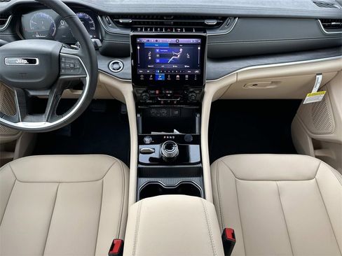 New 2025 Jeep Grand Cherokee L Limited image 11
