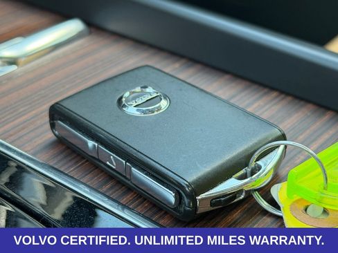Certified 2024 Volvo XC60 T8 Ultimate w/ Protection Package Premier AWD/4WD image 38
