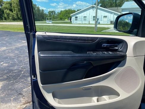 Used 2016 Dodge Grand Caravan SXT FWD image 15