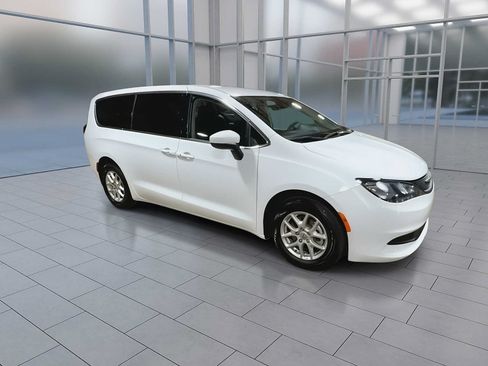 Used 2023 Chrysler Voyager LX FWD image 2