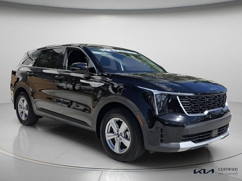 Certified 2026 Kia Sorento LX FWD image 9