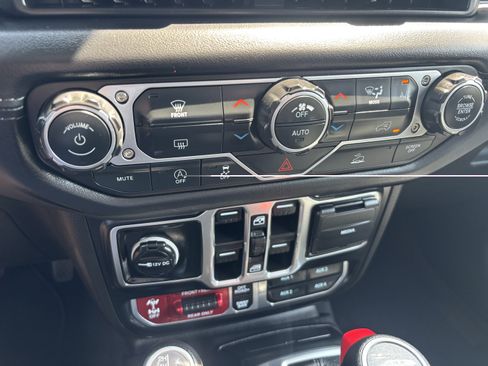 Used 2026 Jeep Gladiator Rubicon AWD/4WD image 16