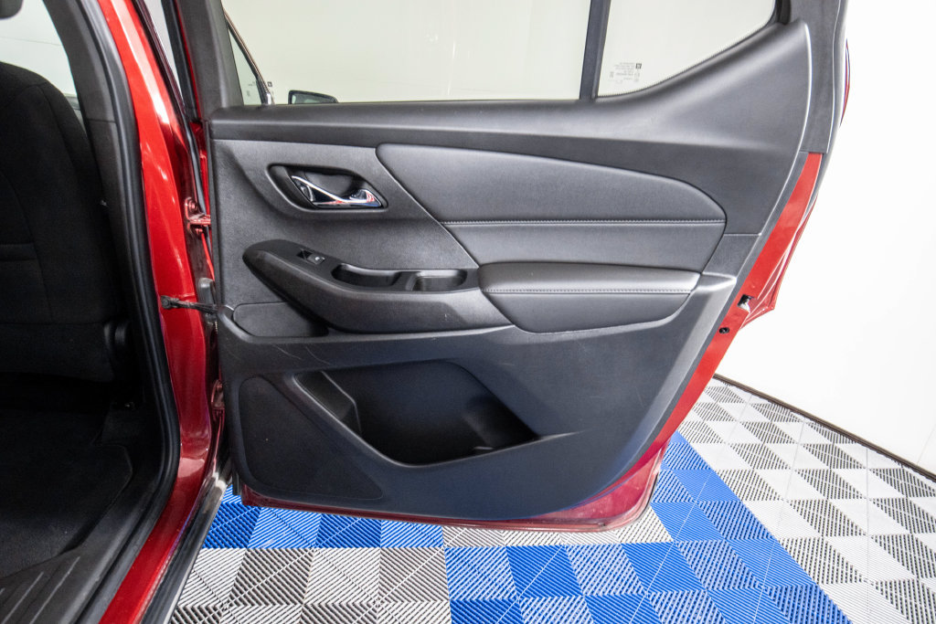 Used 2023 Chevrolet Traverse LT FWD image 18