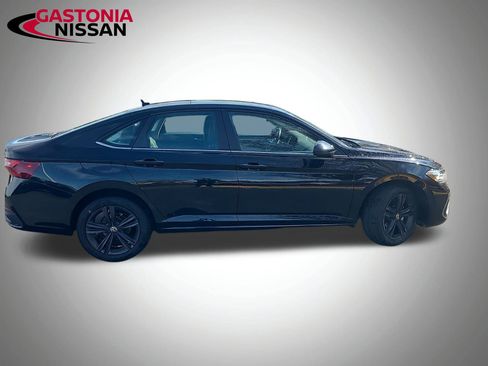 Used 2024 Volkswagen Jetta SE image 14