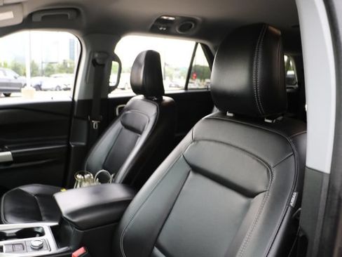 Used 2023 Ford Explorer XLT w/ Equipment Group 202A AWD/4WD image 20