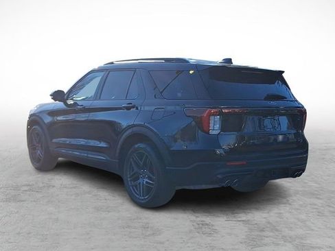 Used 2025 Ford Explorer ST image 4