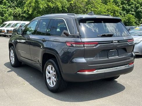 Used 2022 Jeep Grand Cherokee Limited image 6