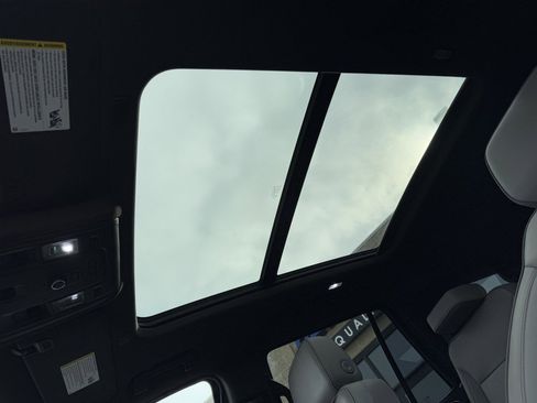 Used 2023 GMC Yukon SLT w/ Max Trailering Package image 22