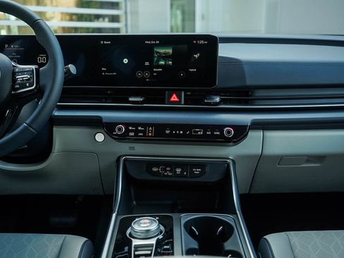 New 2026 Kia Carnival EX image 18