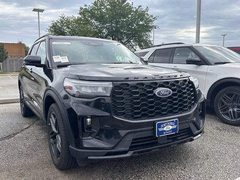 Certified 2025 Ford Explorer ST-Line w/ ST-Line Street Pack AWD/4WD image 3