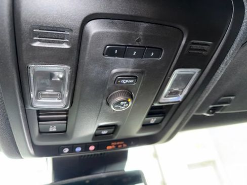 Used 2023 Chevrolet Suburban Z71 AWD/4WD image 14