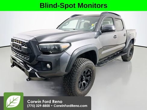 Used 2016 Toyota Tacoma TRD Off-Road AWD/4WD image 3