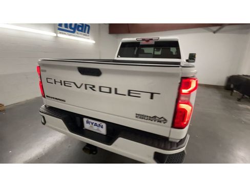Used 2024 Chevrolet Silverado 2500 High Country w/ Technology Package image 8
