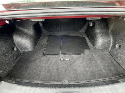 Used 2025 Nissan Altima 2.5 SV FWD image 31
