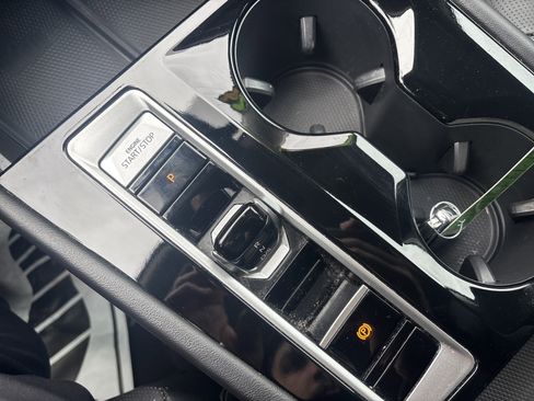 Used 2024 Volkswagen Atlas SE image 24