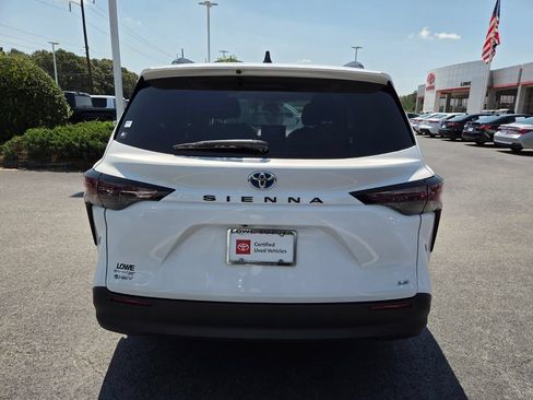 Used 2025 Toyota Sienna LE FWD image 10
