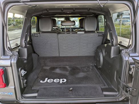 Used 2023 Jeep Wrangler Unlimited Rubicon 4xe w/ Safety Group image 17