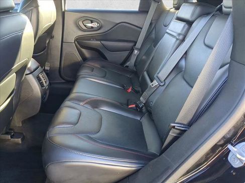 Used 2019 Jeep Cherokee Trailhawk image 20