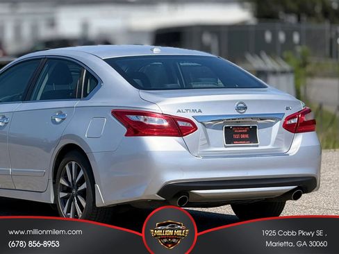Used 2017 Nissan Altima 2.5 SV FWD image 16