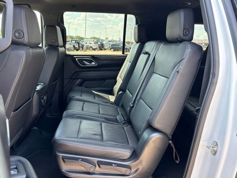 Used 2023 Chevrolet Suburban Z71 image 15