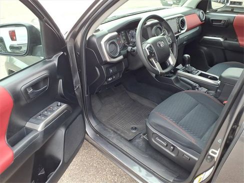 Used 2021 Toyota Tacoma 4x4 Double Cab image 10