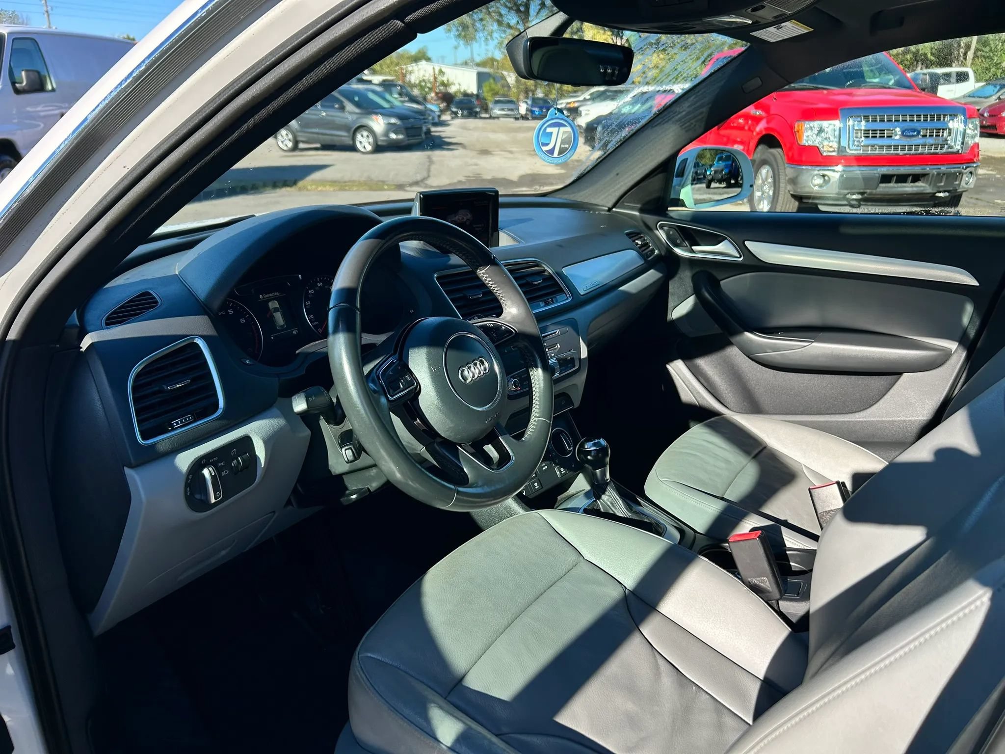 Used 2018 Audi Q3 2.0T Premium Plus w/ Premium Plus Package AWD/4WD image 26