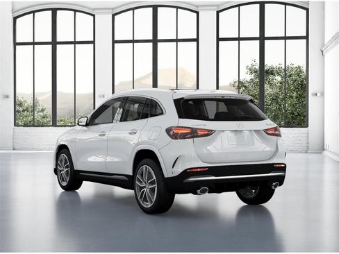 Used 2025 Mercedes-Benz GLA 35 AMG 4MATIC image 28