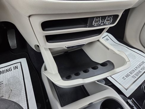 Used 2023 Chrysler Voyager LX FWD image 31