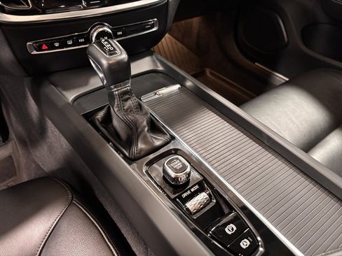 Used 2019 Volvo S60 T5 Momentum w/ Premium Package image 14