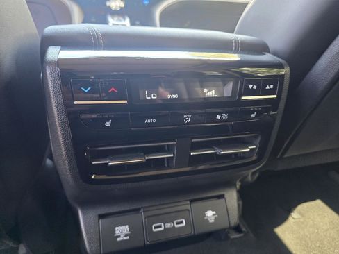 Used 2024 Acura MDX SH-AWD w/ Advance Package image 11