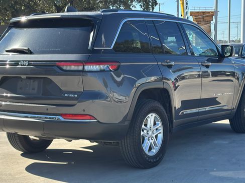 Used 2023 Jeep Grand Cherokee Laredo image 7