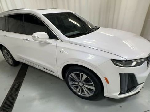 Certified 2025 Cadillac XT6 Premium Luxury AWD/4WD image 2