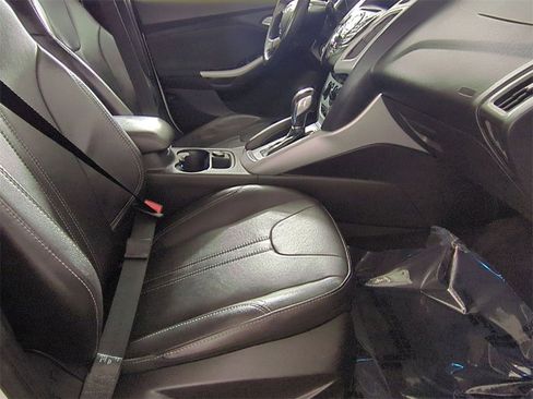 Used 2014 Ford Focus SE w/ Equipment Group 201A image 24