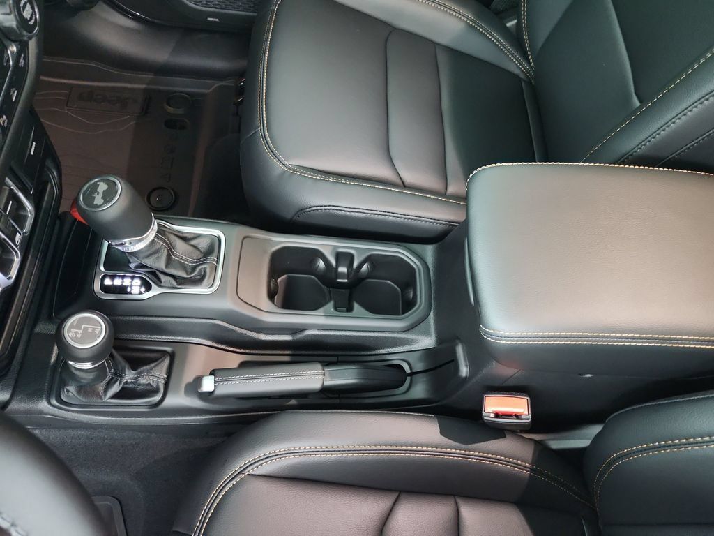 New 2026 Jeep Wrangler Unlimited Sahara AWD/4WD image 28