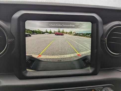 Used 2023 Jeep Gladiator Overland AWD/4WD image 19
