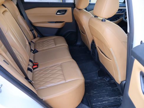 Used 2021 Nissan Rogue Platinum FWD image 18